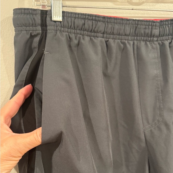 SPYDER ACTIVE MENS Lightweight  Shorts Gray Red Elastic Waist Pockets Medium - Picture 3 of 8